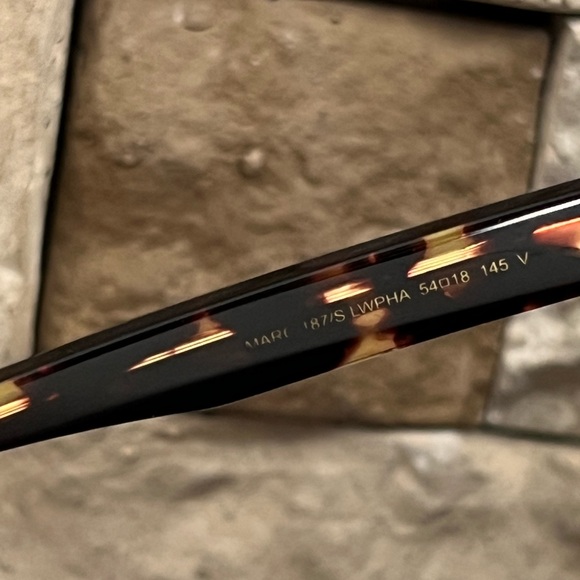 Marc Jacobs tortoise sunnies with case - Picture 6 of 12